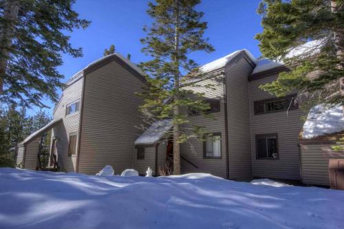 Woodys Clubhouse by Lake Tahoe Accommodations - image 2