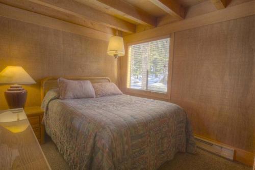 Woodys Clubhouse by Lake Tahoe Accommodations - image 5