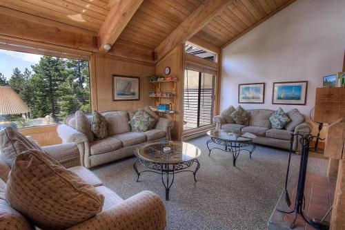 Woodys Clubhouse by Lake Tahoe Accommodations - image 10
