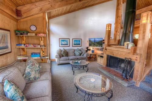 Woodys Clubhouse by Lake Tahoe Accommodations - image 8
