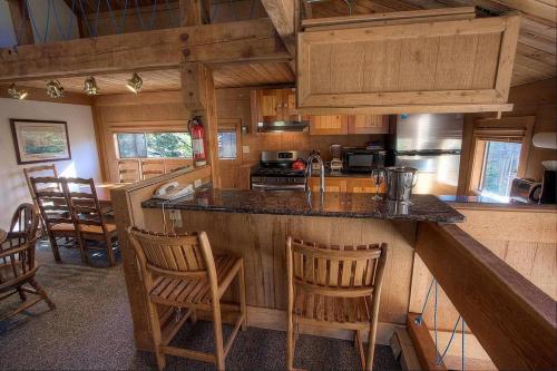 Woodys Clubhouse by Lake Tahoe Accommodations - image 6