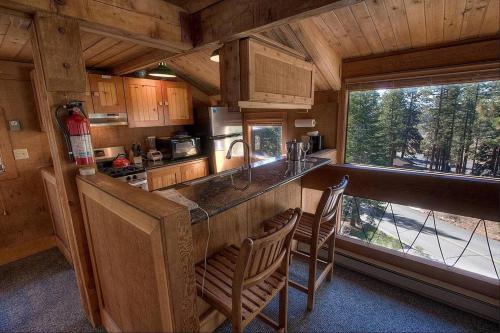 Woodys Clubhouse by Lake Tahoe Accommodations - image 7