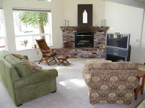 Slippery Slope Chalet by Lake Tahoe Accommodations - image 7