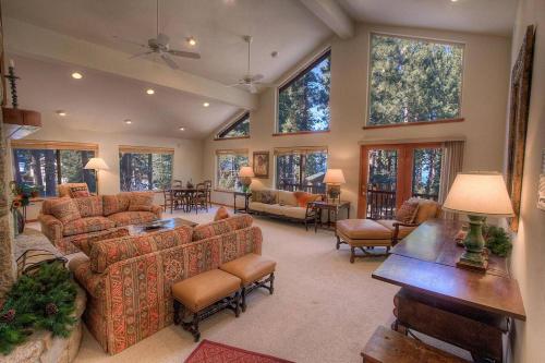 Silver Rock Lodge by Lake Tahoe Accommodations in Zephyr Cove (NV)