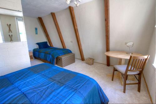Tahoe Chalet by Lake Tahoe Accommodations - image 3