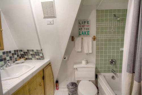 Tahoe Chalet by Lake Tahoe Accommodations - image 8