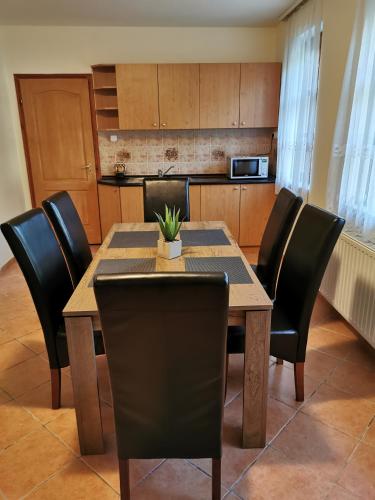 Váralja Vendégház - Apartment - Tata