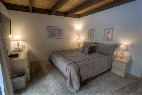 Spiral Staircase by Lake Tahoe Accommodations - image 7