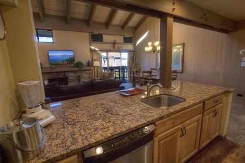 Our Happy Place by Lake Tahoe Accommodations - image 8