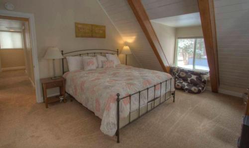 Glenwood Getaway by Lake Tahoe Accommodations - image 3