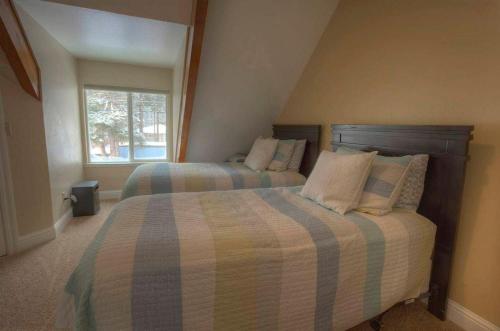 Glenwood Getaway by Lake Tahoe Accommodations - image 5