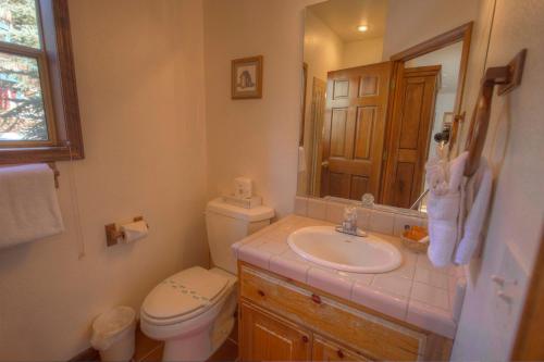 High Meadows HIdeaway by Lake Tahoe Accommodations - image 3
