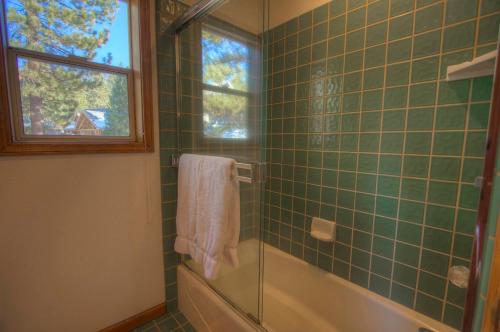 High Meadows HIdeaway by Lake Tahoe Accommodations - image 11