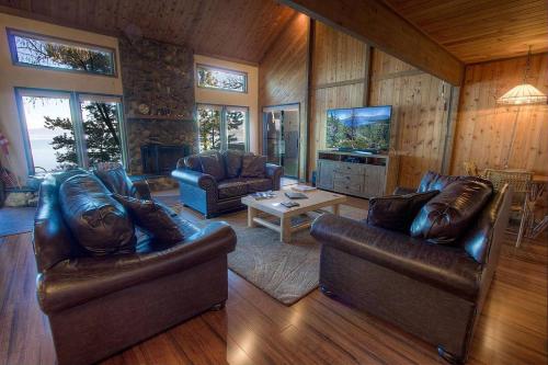Tahoe Acres by Lake Tahoe Accommodations - image 2