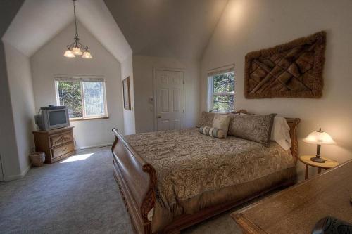 Sierra Mountain Lodge by Lake Tahoe Accommodations - image 6