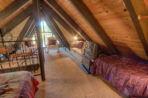 Lodgepole Chalet by Lake Tahoe Accommodations - image 3