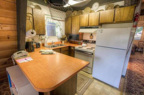 Lodgepole Chalet by Lake Tahoe Accommodations - image 5