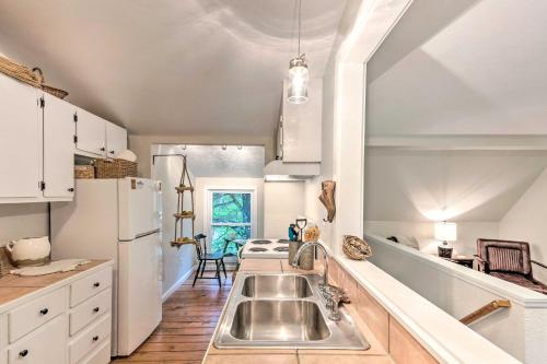 Upscale Rustic Duplex on Stream, Near Blowing Rock Upscale Rustic Duplex on Stream, Near Blowing Rock