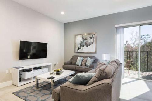 4 BR 4 BA Villa Self Check-In BBQ & Full Kitchen - image 3
