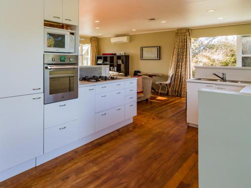 ฝักบัว, Snowcano Cottage - Rangataua Holiday Home in แรติฮิ