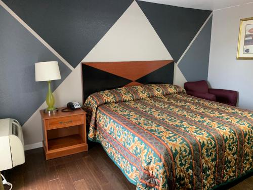 Royal Inn & Suites – Knoxville, TN