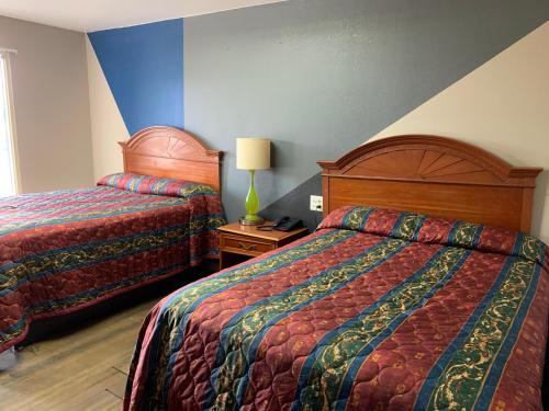 Royal Inn & Suites – Knoxville, TN