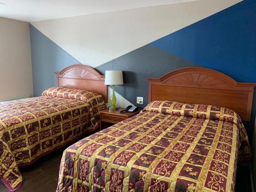 Royal Inn & Suites – Knoxville, TN