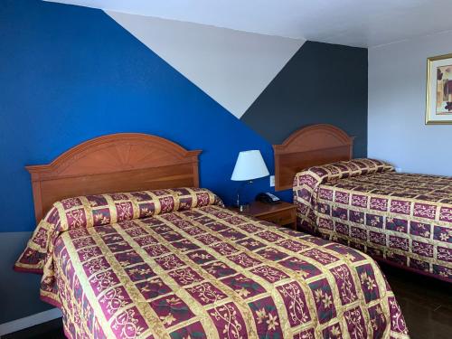 Royal Inn & Suites – Knoxville, TN