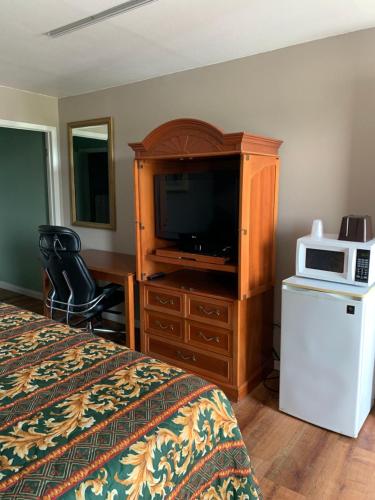 Royal Inn & Suites – Knoxville, TN