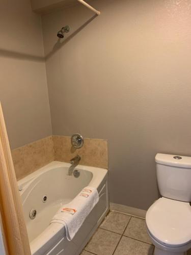 Royal Inn & Suites – Knoxville, TN