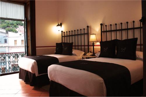 Superior Double Room with University view image 5