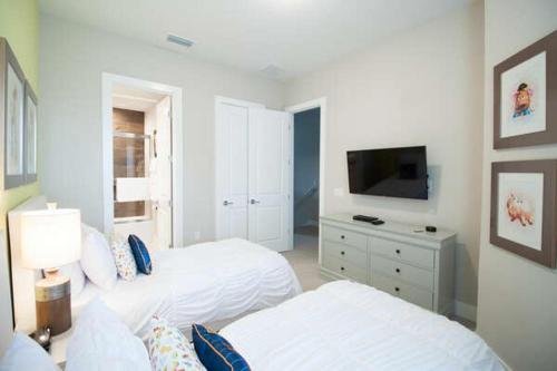 New 4 BR 4 BA Villa Ground Zero to Theme Parks - image 4