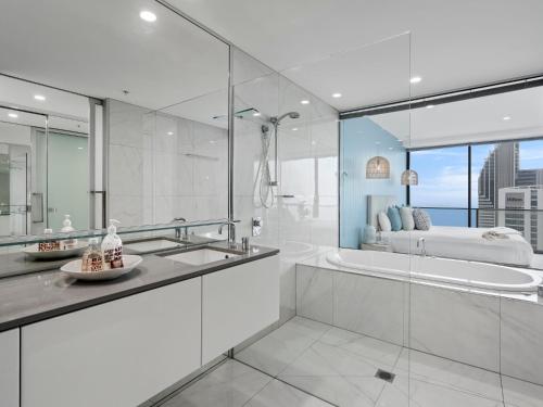 Photo - Circle on Cavill - Gclr