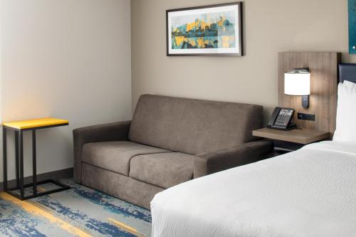 La Quinta Inn & Suites by Wyndham Spokane Downtown - image 9