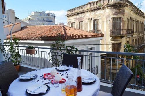 OpenAir HOT TUB/Big Balcony/Great Boutique Apt, Афины