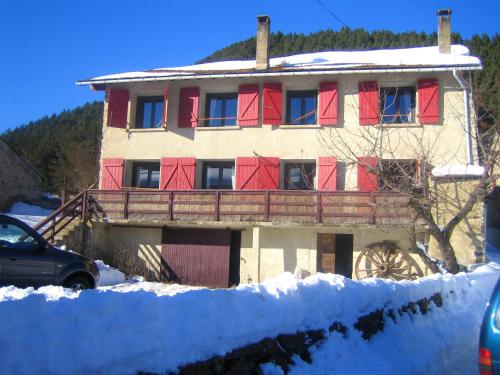 House with 6 bedrooms in Espousouille with wonderful mountain view and furnished garden 9 km from the slopes gîte à louer Puyvalador