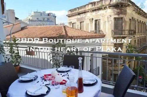 2BDR Boutique Full Apt in Plaka (BIG BALCONY), Athen