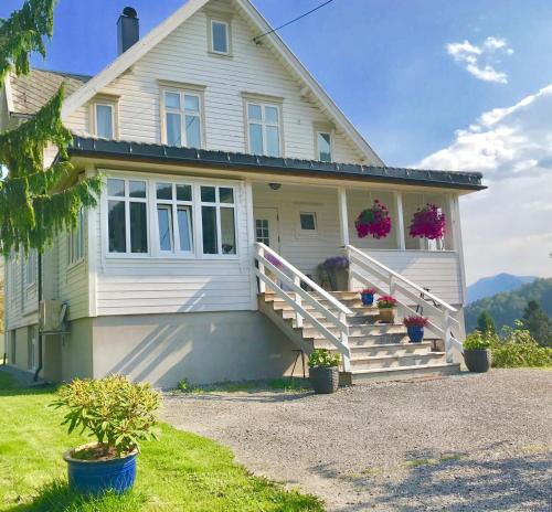 Fjord View Apartment - image 6