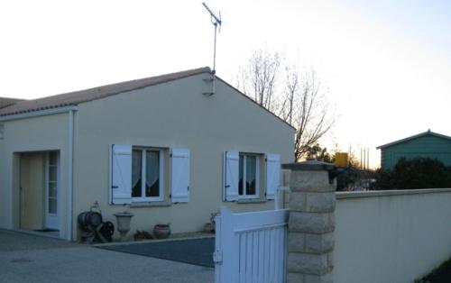 Studio avec jardin clos et wifi a Tonnay Charente