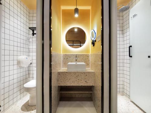 Twin Room with Bathroom room in Roomix Shanghai