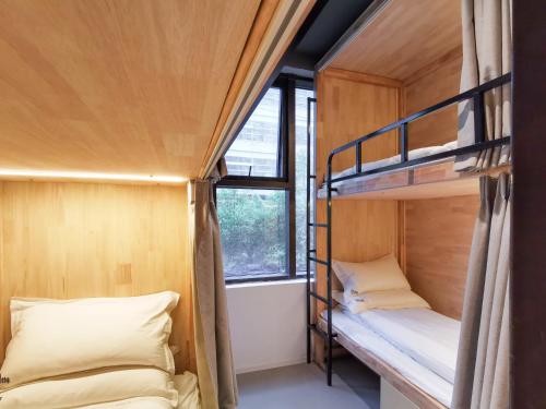 Bed in 4-Bed Male Dormitory Room image 2