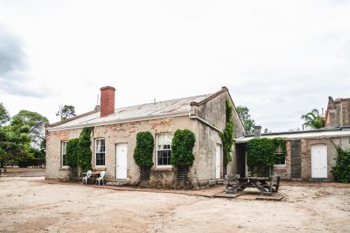 Ravenswood Homestead