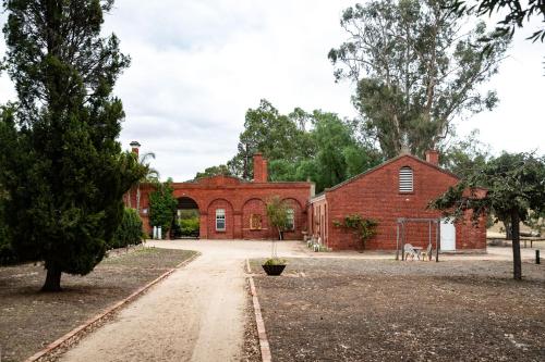 Ravenswood Homestead