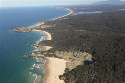 Beachcomber Holiday Park Stop at Beachcomber Holiday Park to discover the wonders of Narooma. The hotel offers a high standard of service and amenities to suit the individual needs of all travelers. Service-minded staff will 