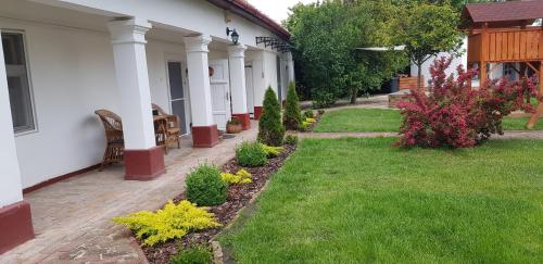 Harmónia Parasztház és Apartman (Harmonia Paraszthaz es Apartman) in โปรอสซโล่