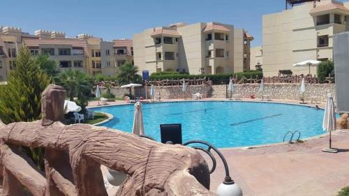 Marsilia Beach 3 Chalet with private garden - pool view مارسيليا بيتش 3 شاليه للعائلات أرضى غرفتين