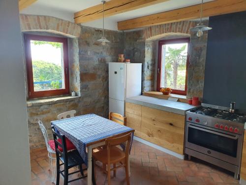 Relax in the countryside near the sea in อิโซลา