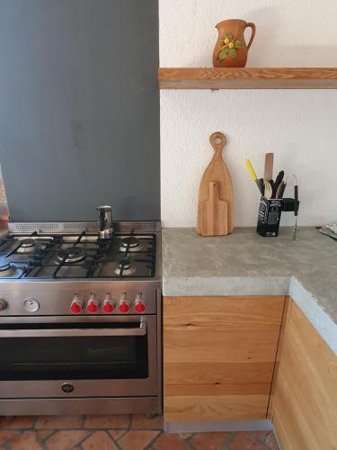 Relax in the countryside near the sea in อิโซลา