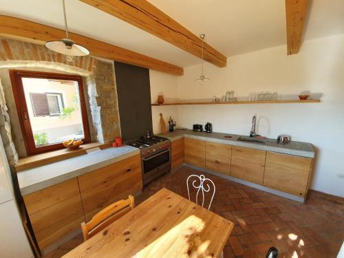 Relax in the countryside near the sea in อิโซลา