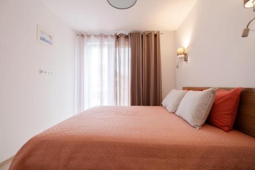 Riverside Ronze Apartment